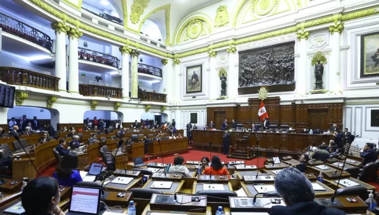 Congreso de Perú declara persona ‘non grata’ a Claudia Sheinbaum