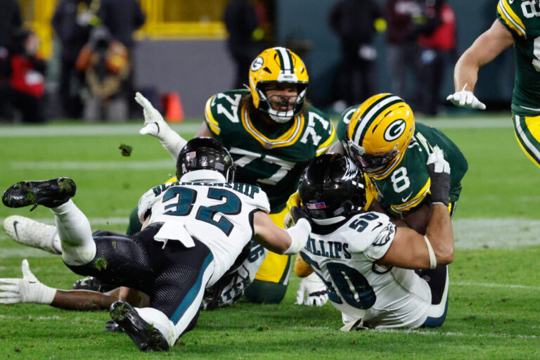 Eagles vencen 10-7 a Green Bay en duelo defensivo