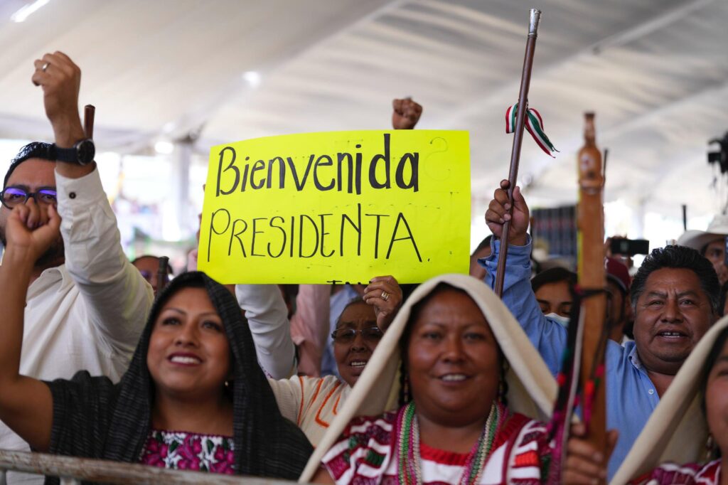 Gira de Sheinbaum en la Mixteca enfrenta protestas de la CNTE 3 Gira de Sheinbaum en la Mixteca enfrenta protestas de la CNTE