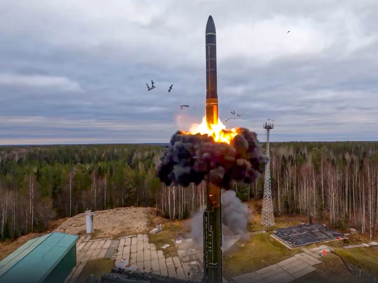 Putin pide cautela ante propuesta de reanudar pruebas nucleares