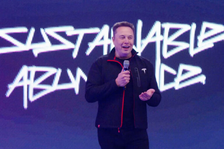 Accionistas de Tesla aprueban millonario plan de pago a Elon Musk