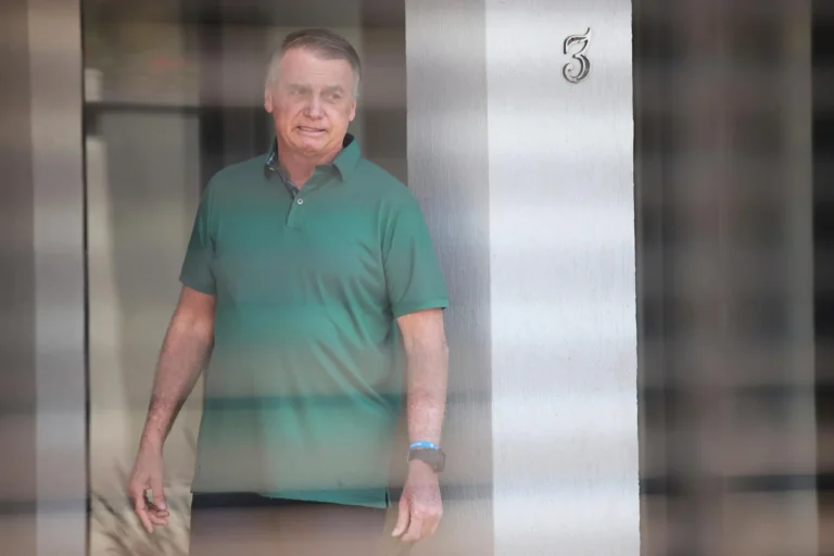 Corte Suprema de Brasil mantiene condena de 27 años contra Bolsonaro