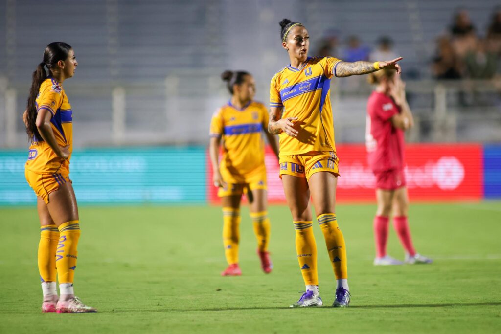 Jenni Hermoso celebra título con Tigres Femenil 1 Jenni Hermoso celebra título con Tigres Femenil
