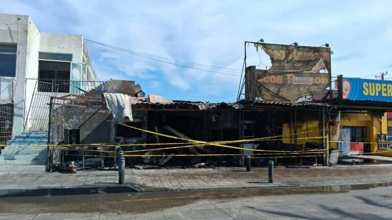 Explosión en taquería de Mazatlán deja muertos y heridos