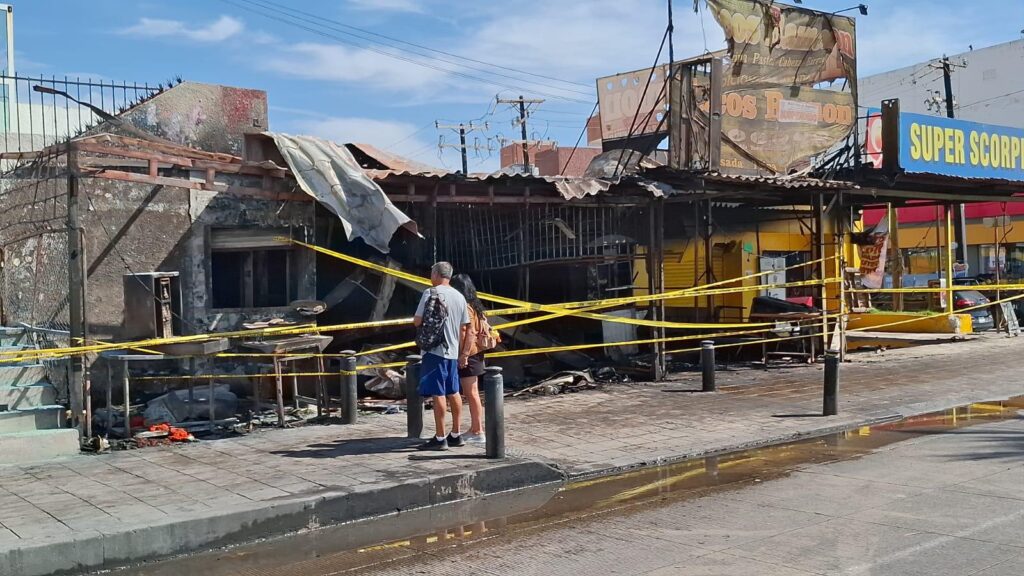 Explosión en taquería de Mazatlán deja muertos y heridos 1 Explosión en taquería de Mazatlán deja tres muertos y dos heridos