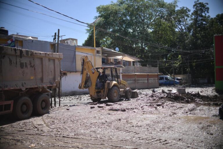 Damnificados en Poza Rica exigen apoyo tras inundaciones