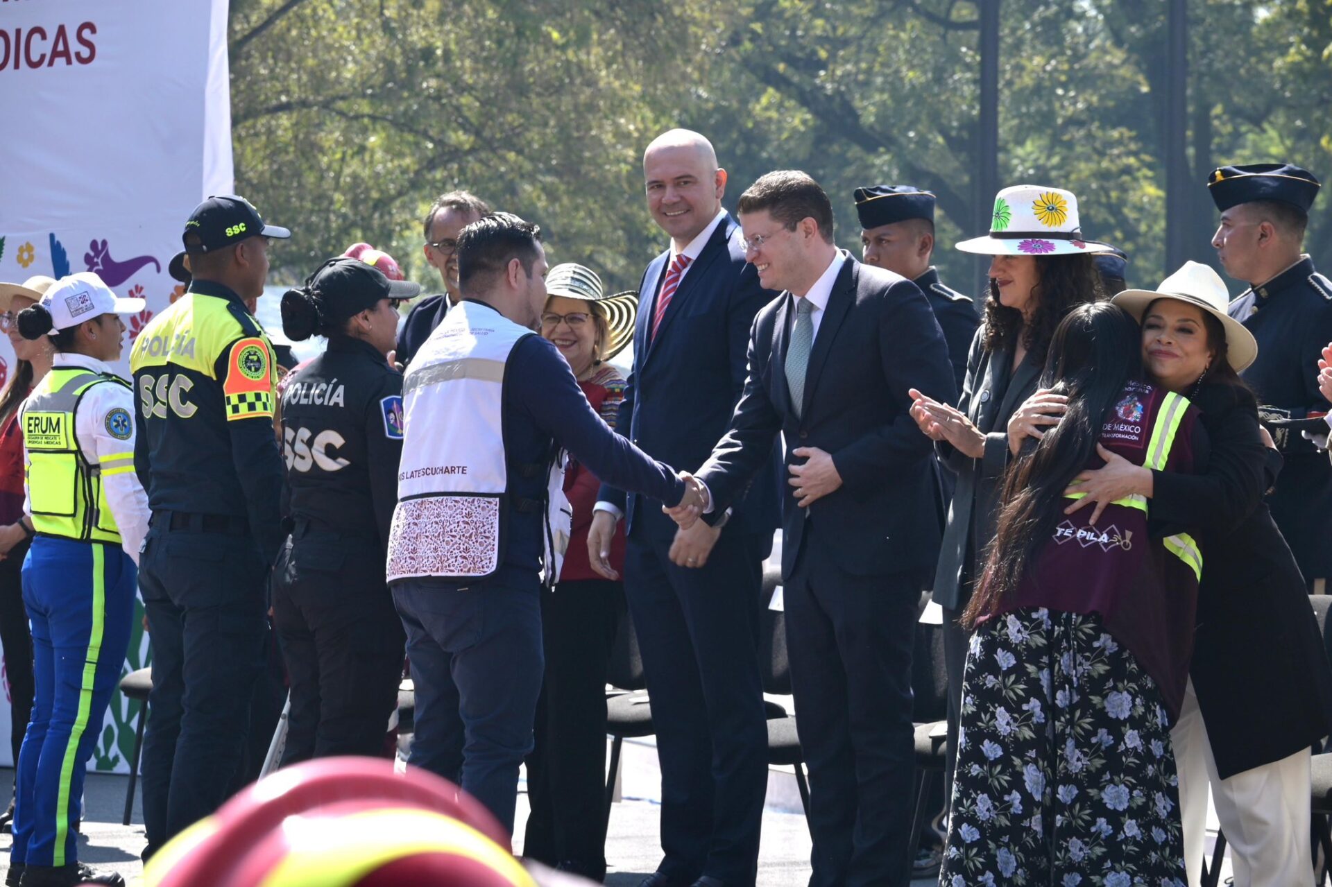 8 SSC asciende a 13 policías por acciones destacadas