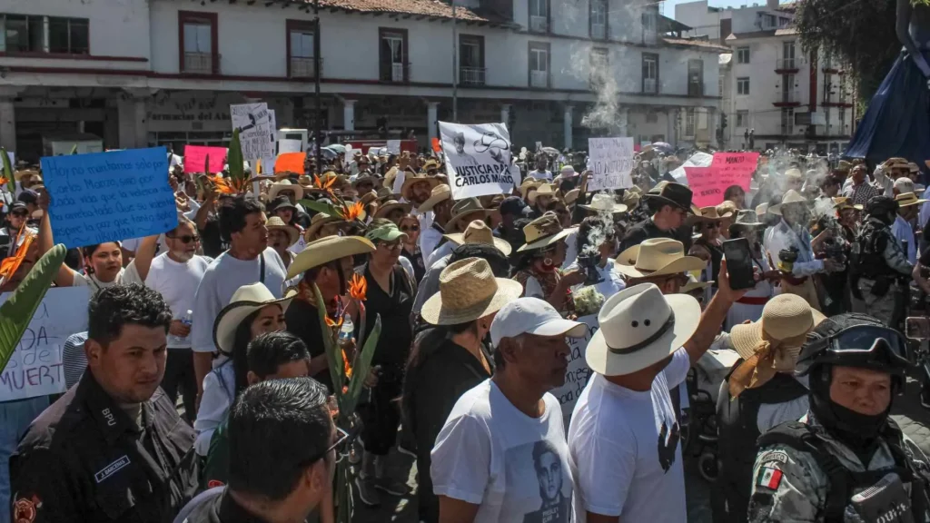 Violencia frente a Palacio Nacional tras marchas de Generación Z y Sombrero 2 Violencia frente a Palacio Nacional tras marchas de Generación Z y Sombrero
