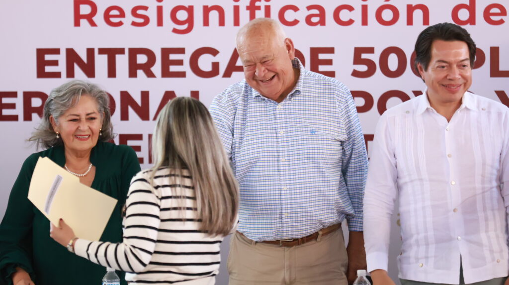 Entregan 500 nuevas plazas al magisterio de Baja California Sur 2 Entregan 500 nuevas plazas al magisterio de Baja California Sur