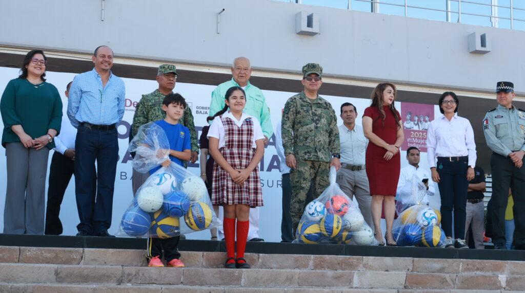 Gobernador de BCS entrega vehículos al SEDIF para fortalecer programas sociales 1 Gobernador de BCS entrega vehículos al SEDIF para fortalecer programas sociales