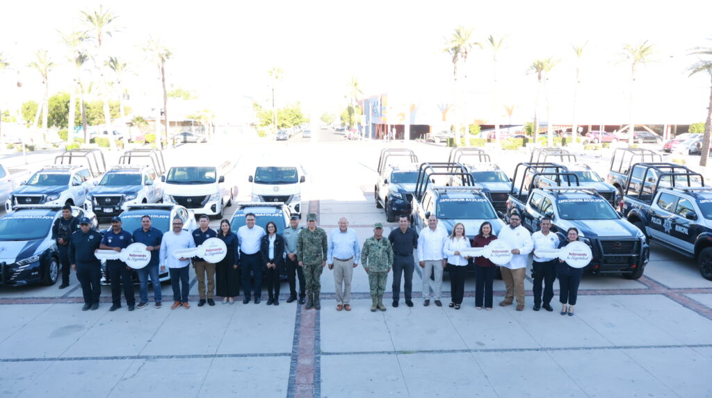 BCS refuerza seguridad con entrega de 17 vehículos policiales 2 BCS refuerza seguridad con entrega de 17 vehículos policiales