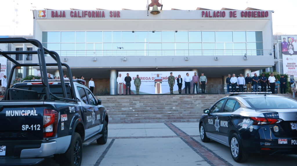 BCS refuerza seguridad con entrega de 17 vehículos policiales 3 BCS refuerza seguridad con entrega de 17 vehículos policiales