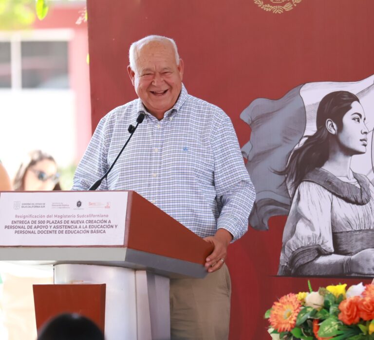 Entregan 500 nuevas plazas al magisterio de Baja California Sur