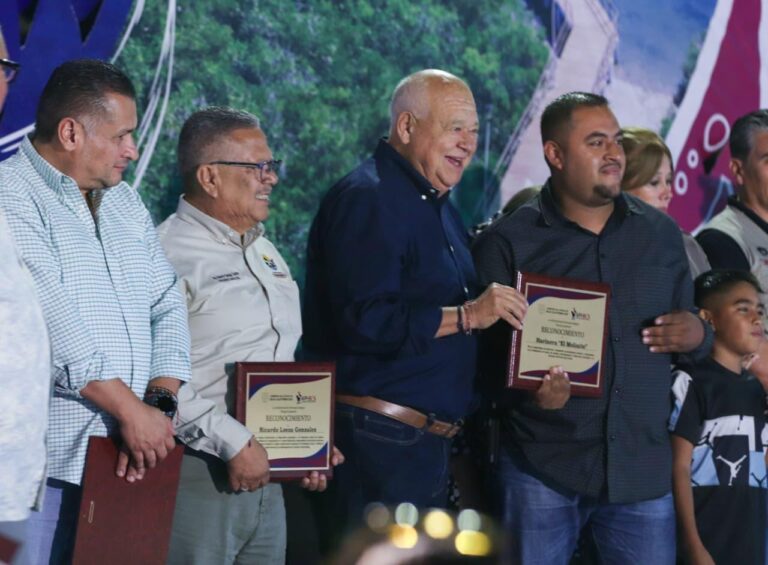 Entregan reconstrucción del muelle turístico en Puerto San Carlos