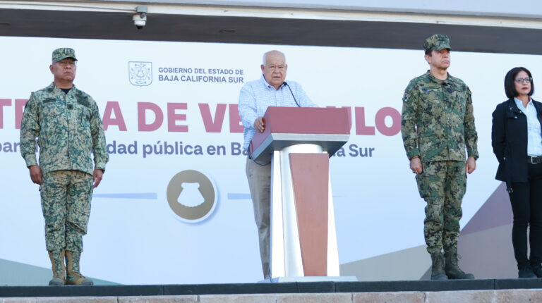 BCS refuerza seguridad con entrega de 17 vehículos policiales