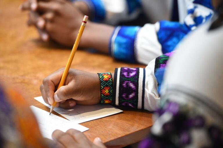 Reforma indígena se traduce a 65 lenguas por primera vez