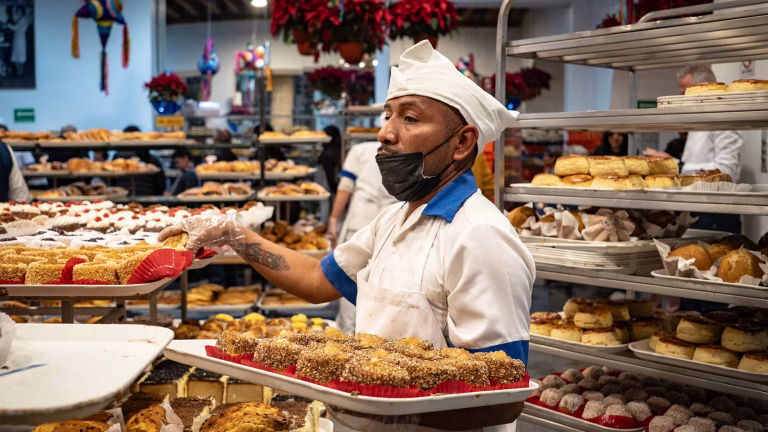 Críticas al pan mexicano desatan polémica y disculpa pública