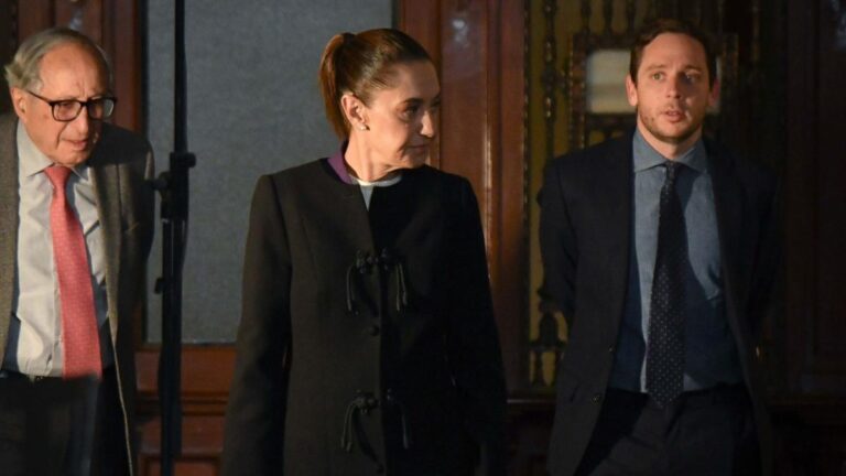 Gobierno paga 15 mil mdp y garantiza abasto de medicamentos