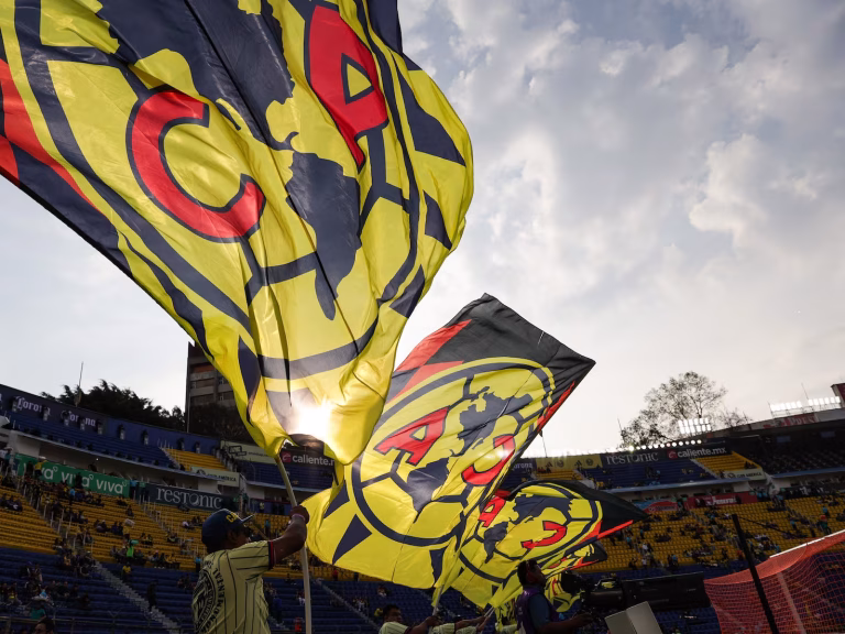 América vende parte de acciones, pero mantiene el control