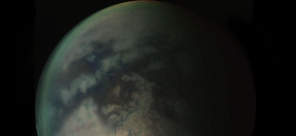 Titán no tendría océano global bajo su superficie helada 1 Titán no tendría océano global bajo su superficie helada