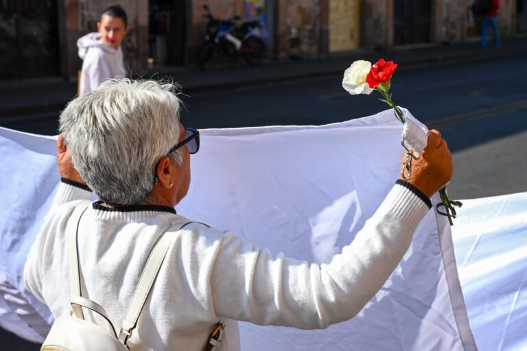 Marchan en Morelia para exigir visibilizar el Sida y reforzar la prevención