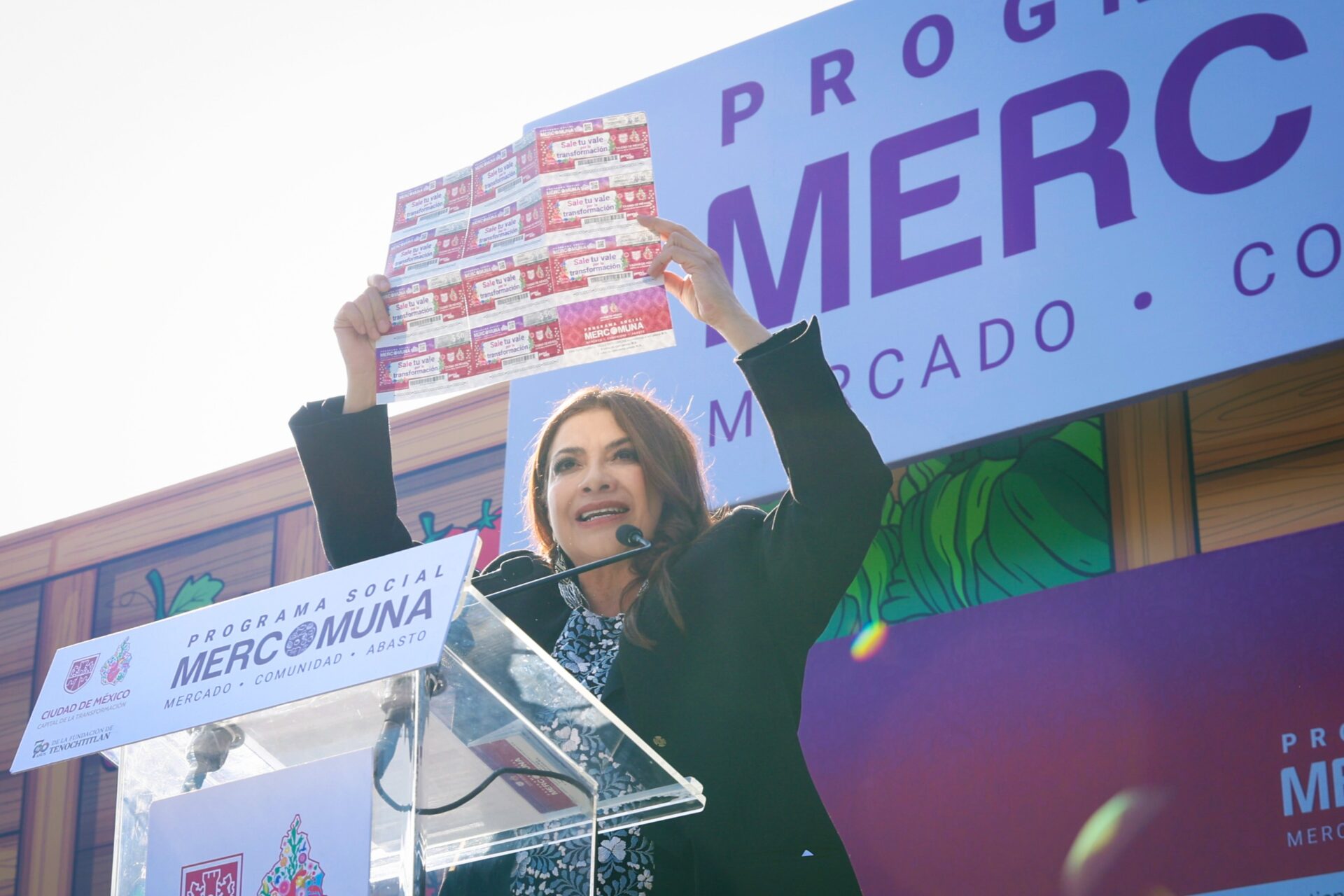 19 Brugada entrega vales Mercomuna y promete duplicar apoyos en 2026