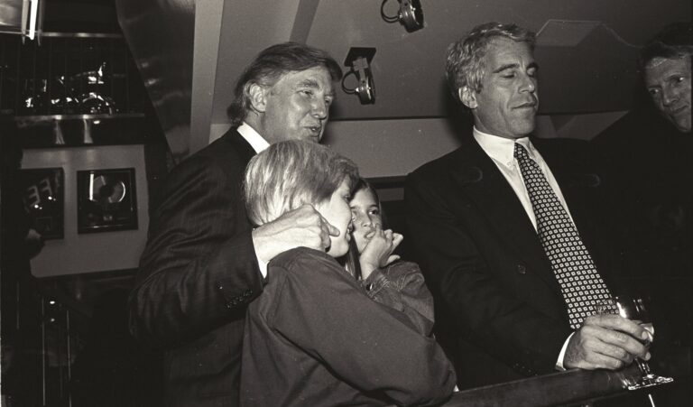 Desaparecen archivos de Epstein del Departamento de Justicia