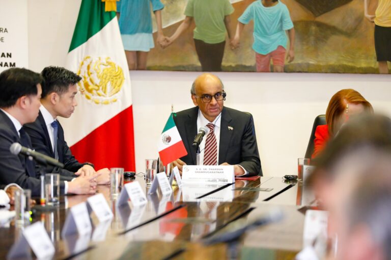 Presidente de Singapur pide fortalecer relación con México