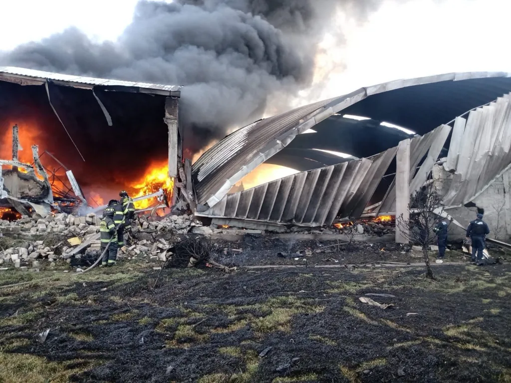 Jet ejecutivo se desploma cerca del aeropuerto de Toluca; mueren 10 1 Jet ejecutivo se desploma cerca del aeropuerto de Toluca; mueren 10