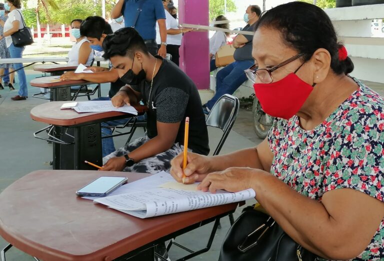 Plataforma AprendeINEA atiende rezago educativo en adultos