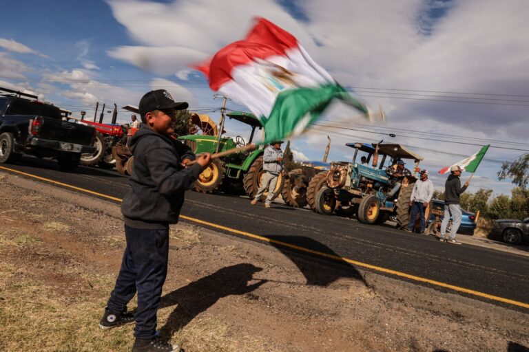 Productores mantienen protestas en carreteras de Zacatecas