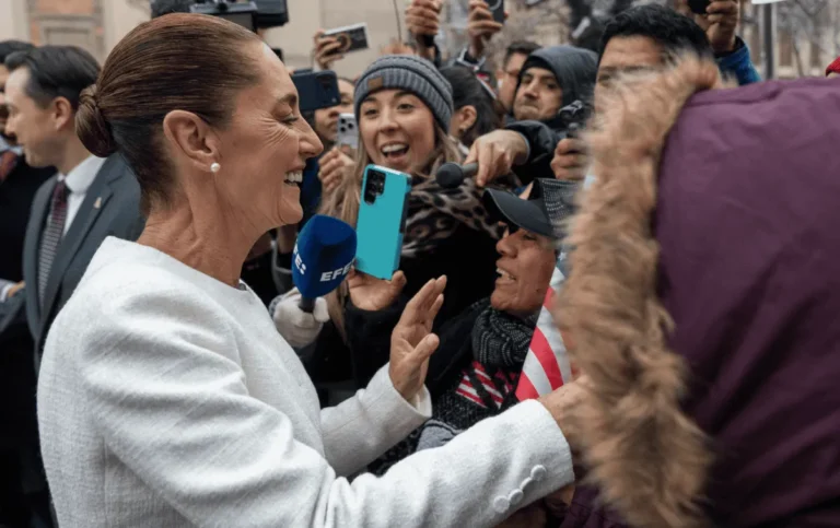 Sheinbaum se reúne con migrantes y promete defensa ante Trump