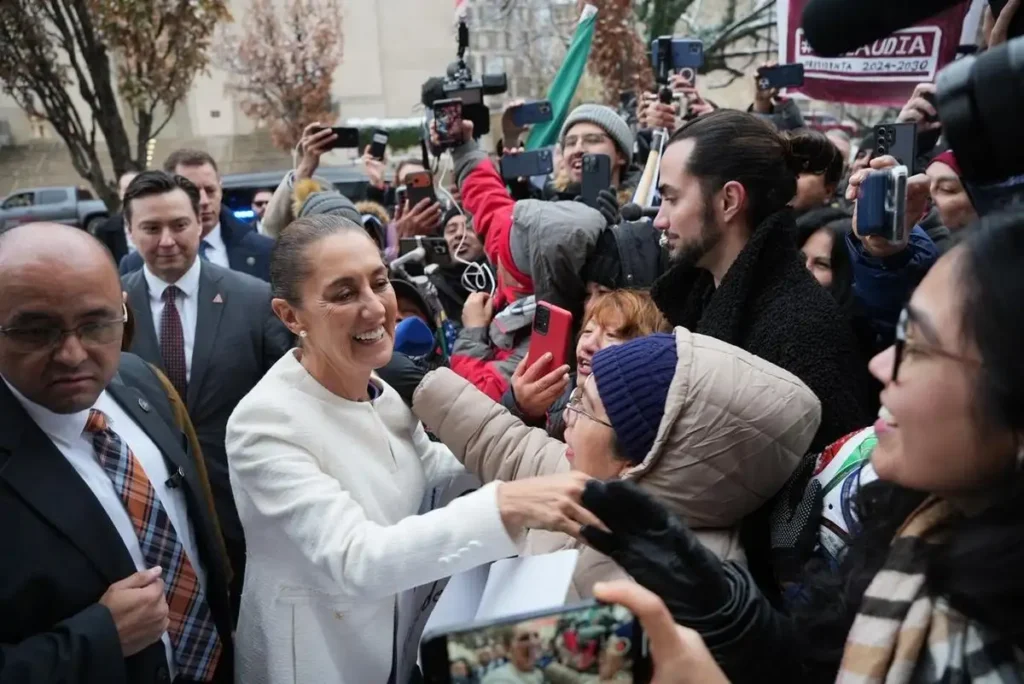 Sheinbaum se reúne con migrantes y promete defensa ante Trump 1 Sheinbaum se reúne con migrantes y promete defensa ante Trump