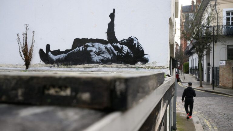 Banksy presenta nuevo mural en Londres sobre niños sin hogar