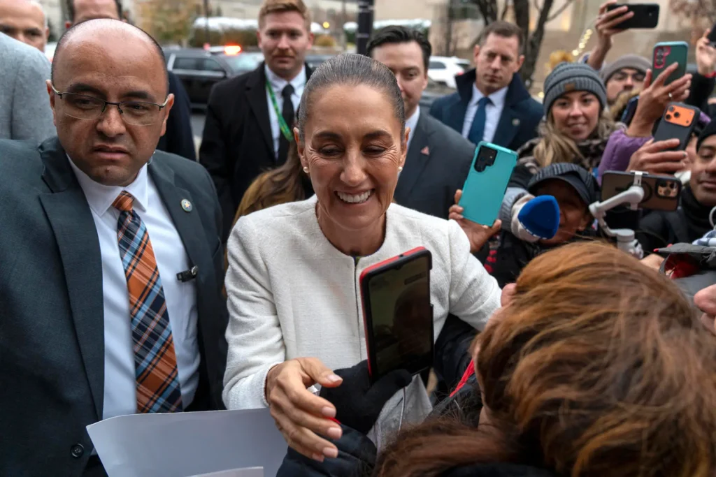 Sheinbaum se reúne con migrantes y promete defensa ante Trump 2 Sheinbaum se reúne con migrantes y promete defensa ante Trump