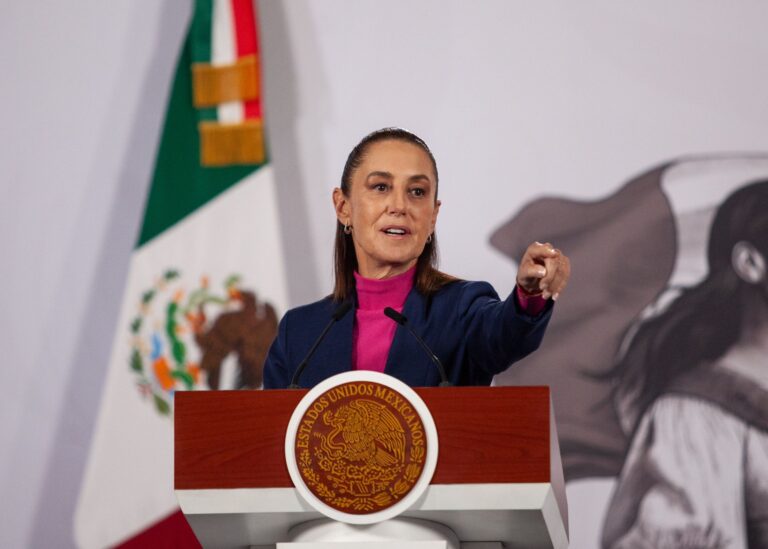 Sheinbaum insiste en recordar abusos del pasado pese a críticas