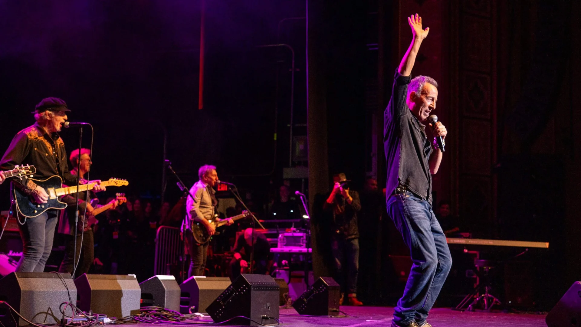 1 Bruce Springsteen exige salida del ICE de Mineápolis en concierto sorpresa