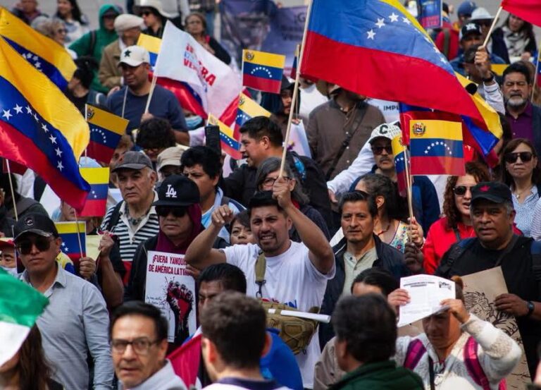 Marchan en CDMX contra intervención de EU en Venezuela