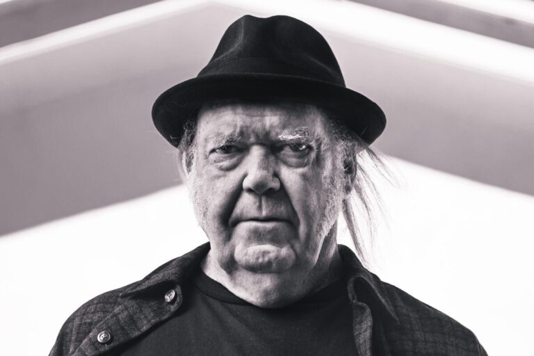 Neil Young alerta sobre Trump: “Despierten, EU es un desastre”