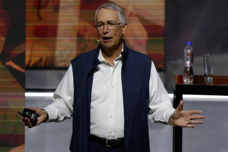 Gobierno confirma acercamiento de Grupo Salinas al SAT