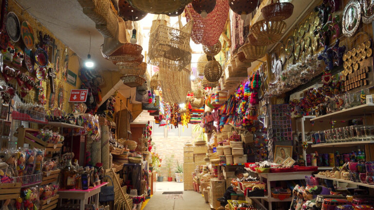 Artesanos denuncian venta de productos chinos en vía pública