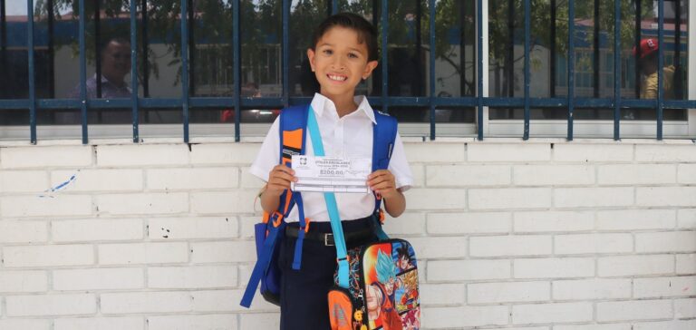 Destina SEP BCS más de 220 mdp en vales de útiles y uniformesescolares