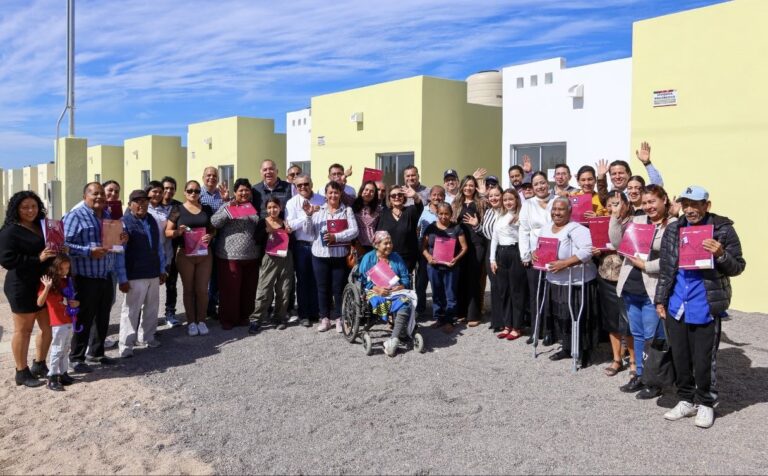Entrega Gobierno del Estado 29 acciones de vivienda a familias de La Pasión, en La Paz