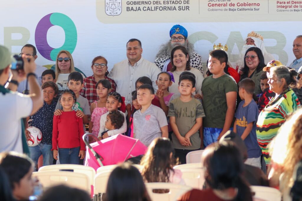 Celebra GAB de la Secretaría General de Gobierno convivenciapor el Día de Reyes en la colonia La Pasión