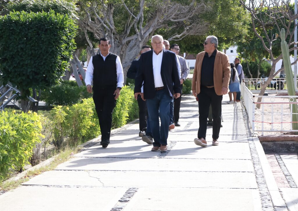 Acude Gobernador VMCC al 51 aniversario de la promulgación de la Constitución Política de BCS