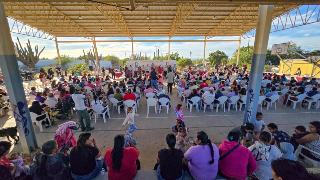Celebra GAB de la Secretaría General de Gobierno convivenciapor el Día de Reyes en la colonia La Pasión