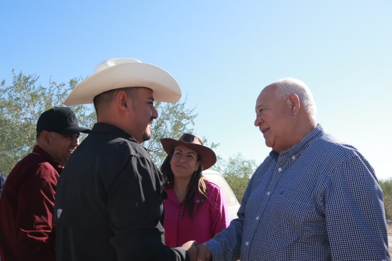 Impulsa Gobernador Víctor Castro actividades productivas encomunidades rurales de La Paz