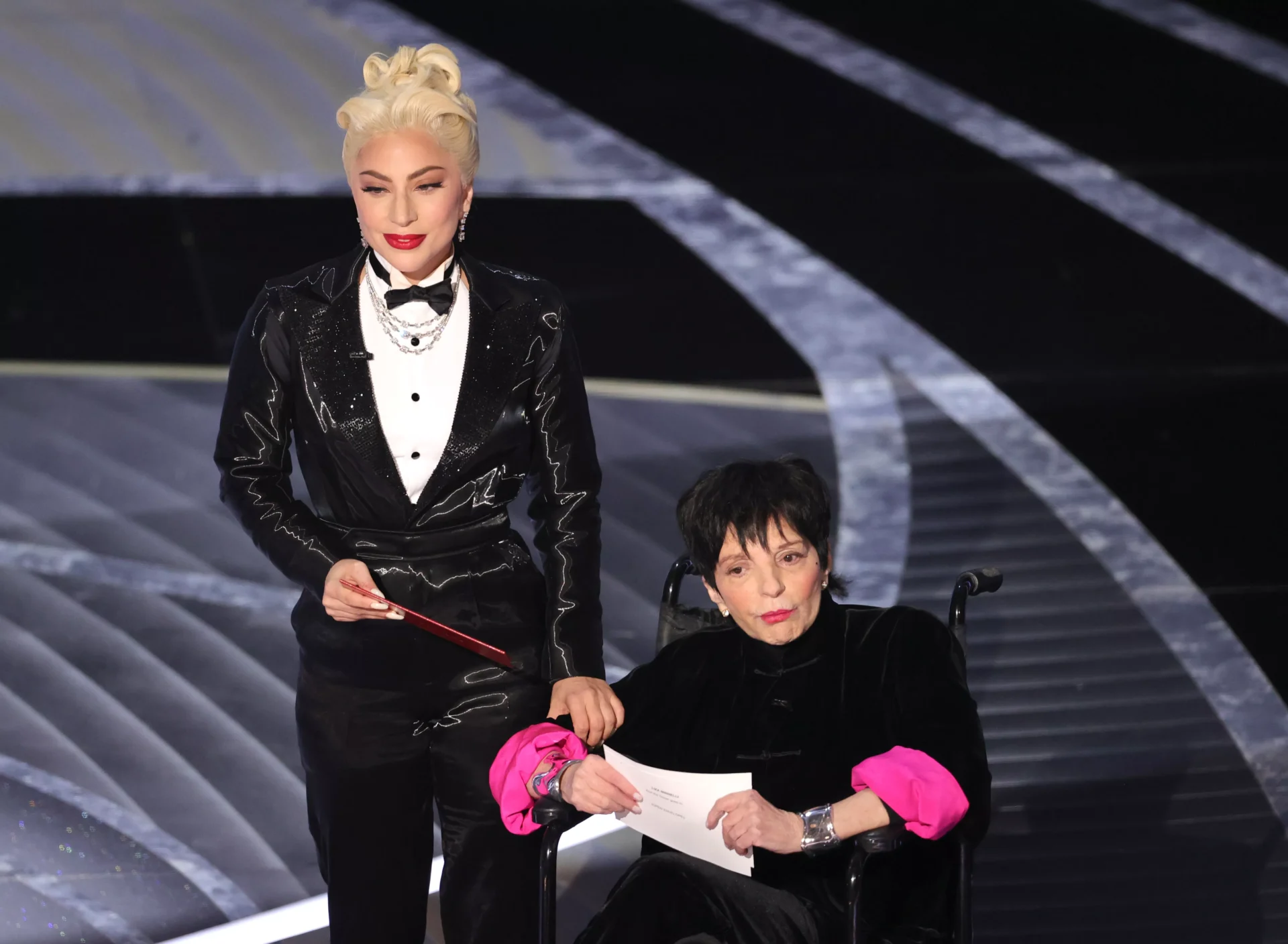 1 Liza Minnelli revela por qué apareció en silla de ruedas en los Oscar 2022