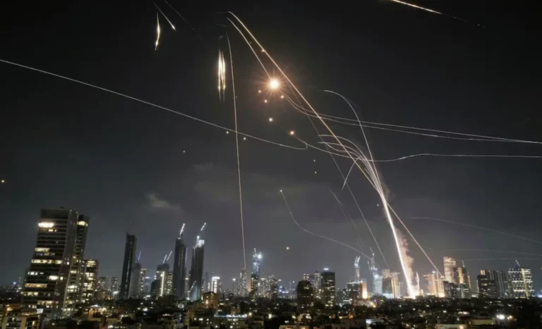 Irán ataca bases de EU y objetivos militares en Israel