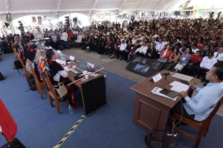 Suprema Corte sesiona en Tenejapa, Chiapas, por autogobierno indígena